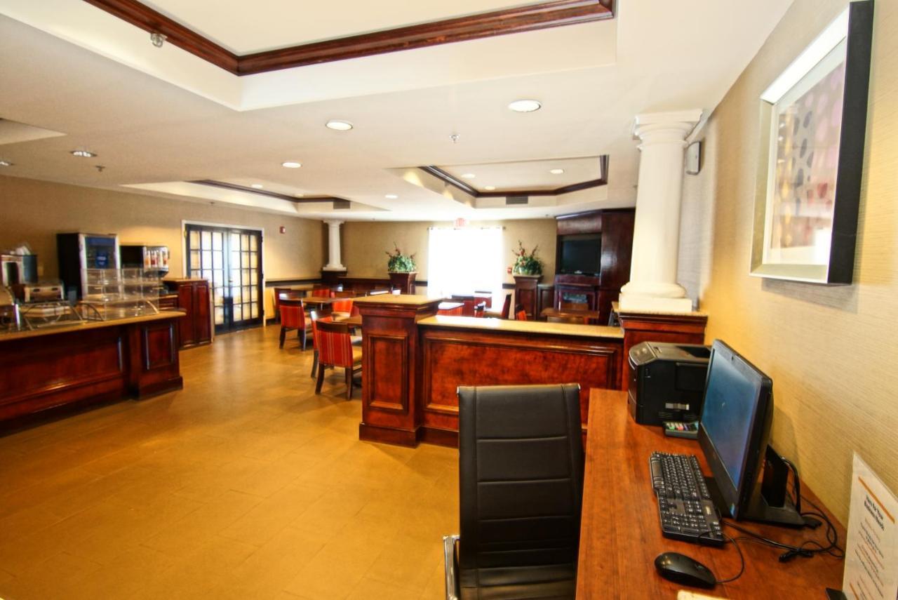 Comfort Suites Near University North Brunswick Εξωτερικό φωτογραφία