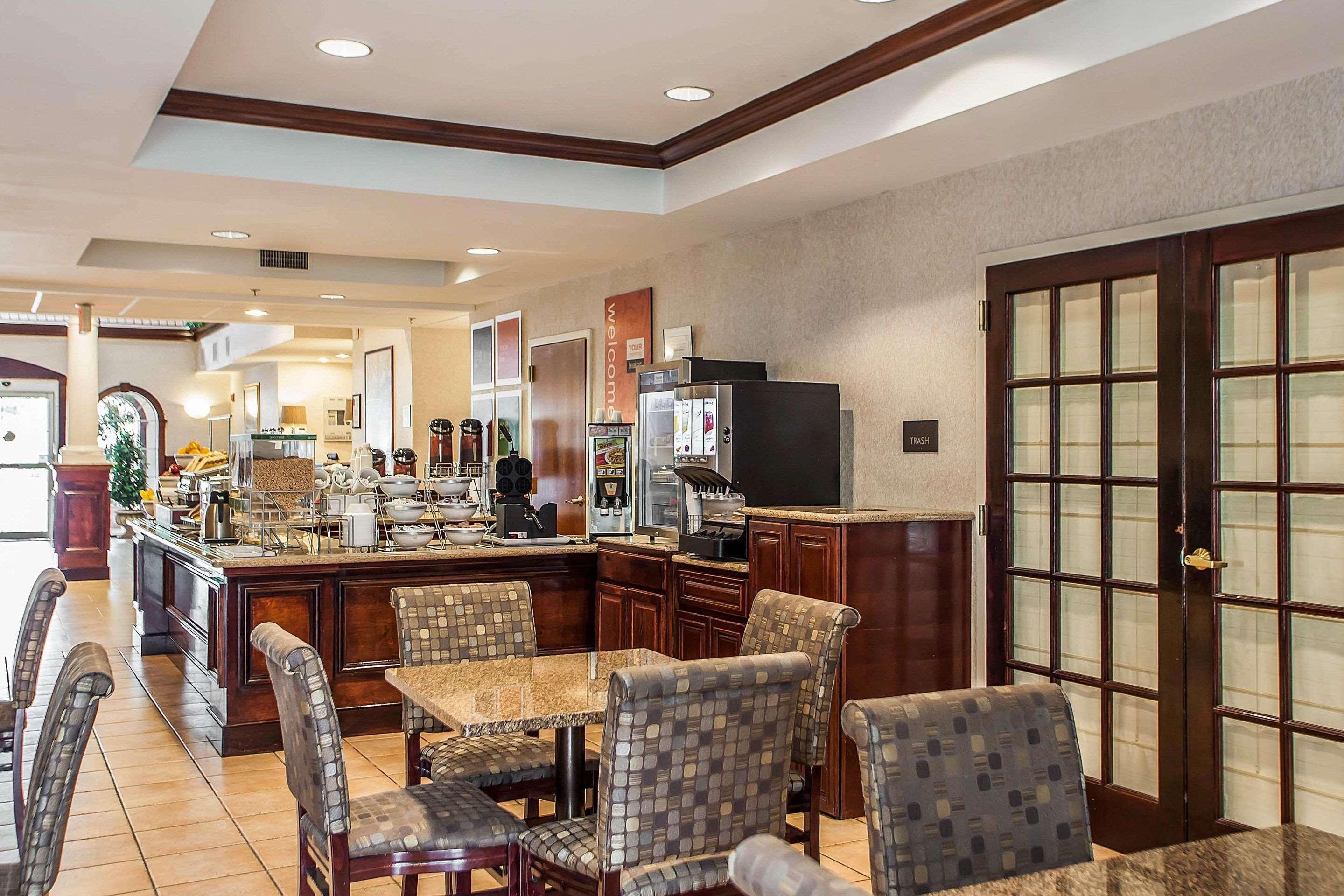 Comfort Suites Near University North Brunswick Εξωτερικό φωτογραφία