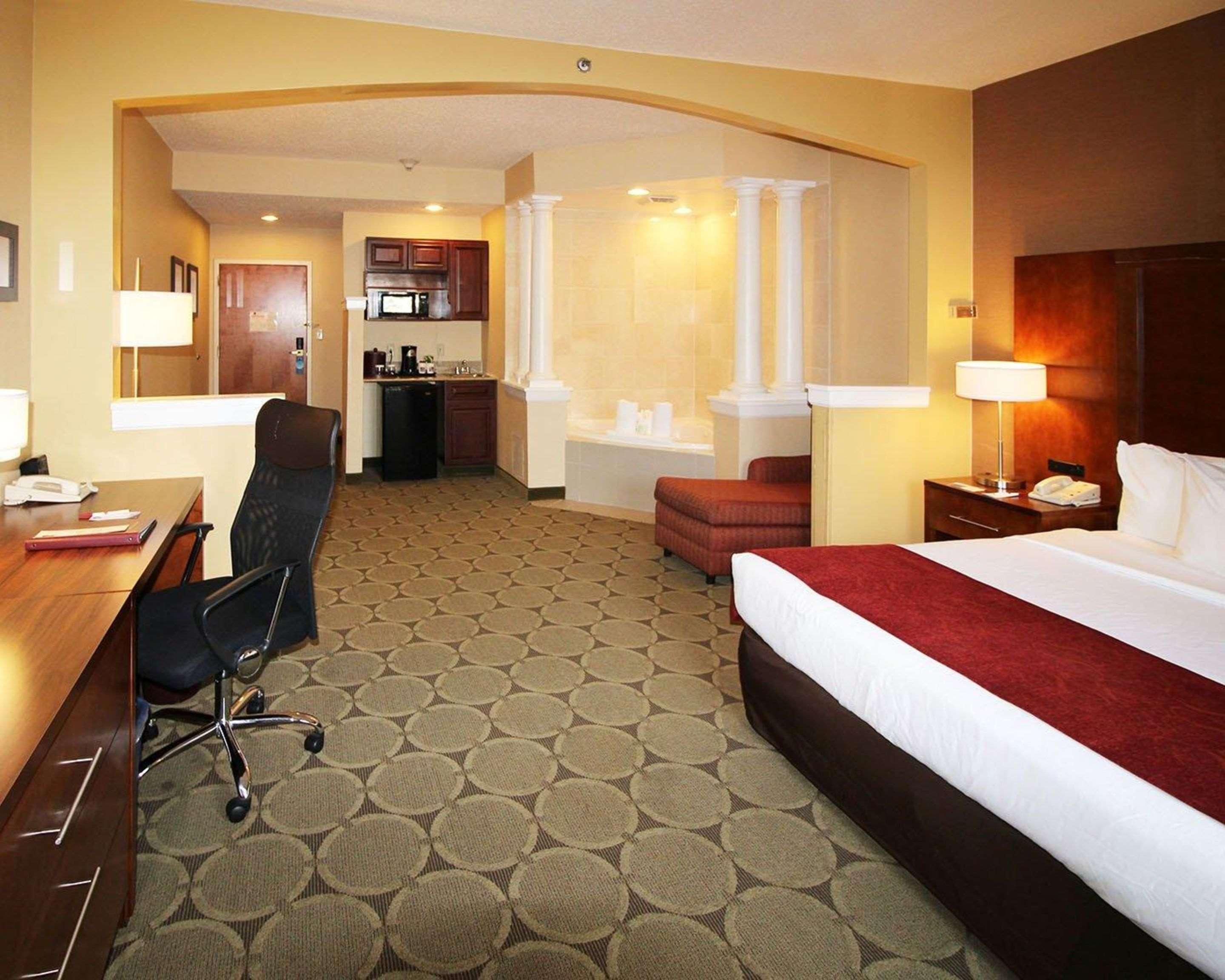 Comfort Suites Near University North Brunswick Εξωτερικό φωτογραφία
