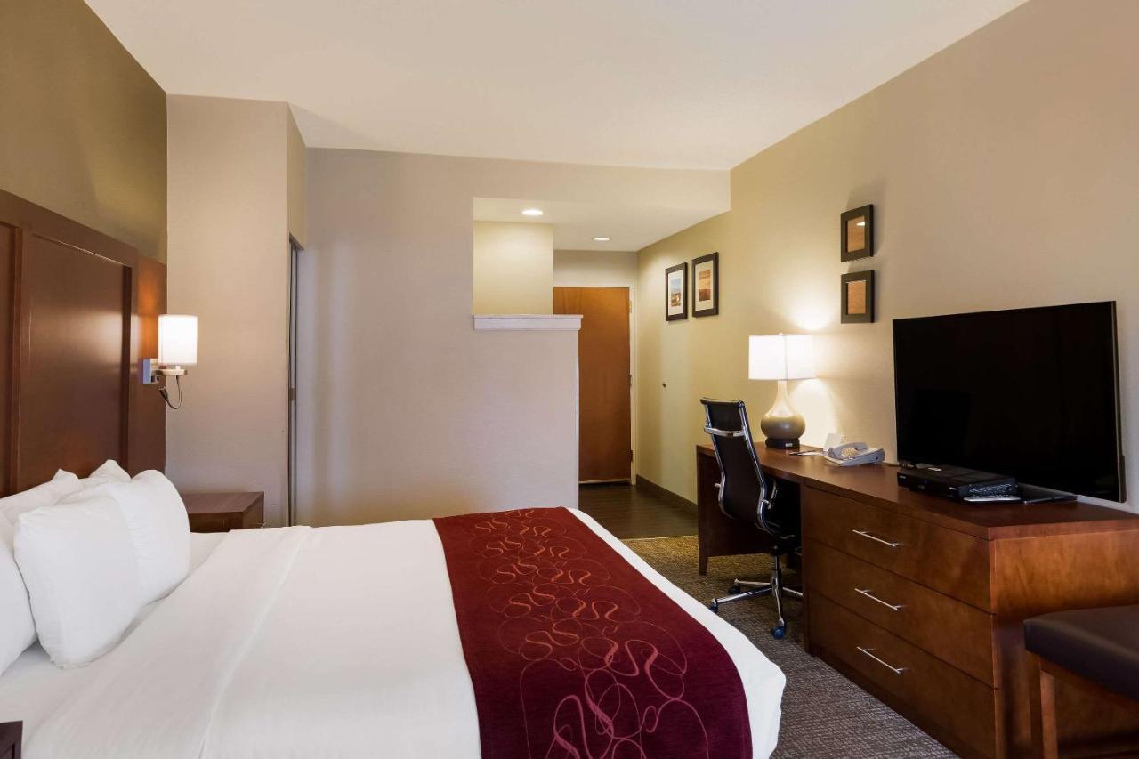 Comfort Suites Near University North Brunswick Εξωτερικό φωτογραφία