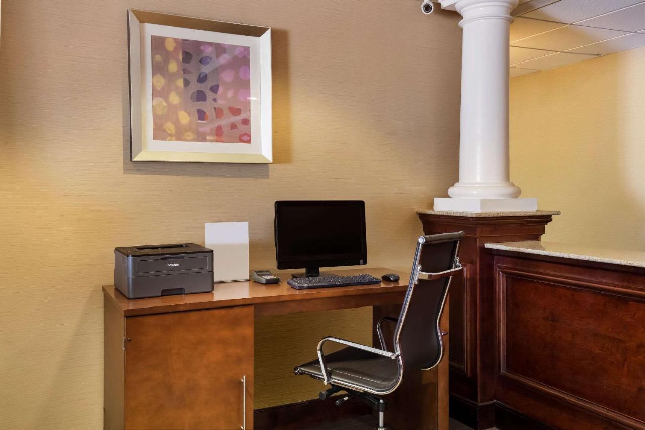 Comfort Suites Near University North Brunswick Εξωτερικό φωτογραφία