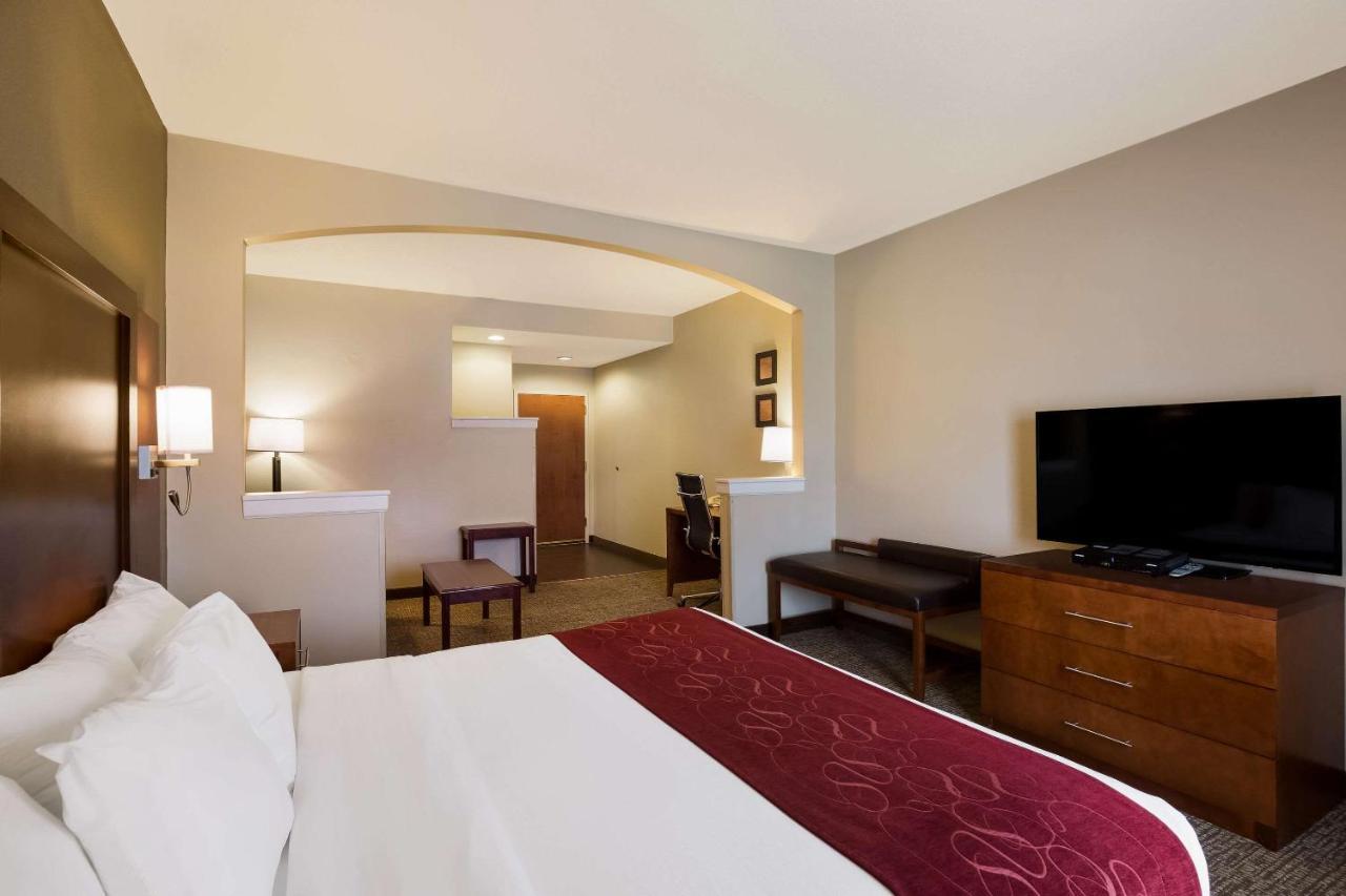 Comfort Suites Near University North Brunswick Εξωτερικό φωτογραφία